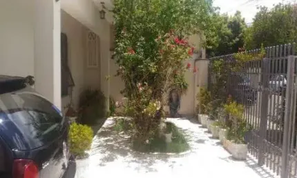 Imperdível casa à venda na Vila Suíça, Indaiatuba-SP: 3 quartos, 1 suíte, 1 sala, 3 banheiros, 2 vagas de garagem e 220m²!