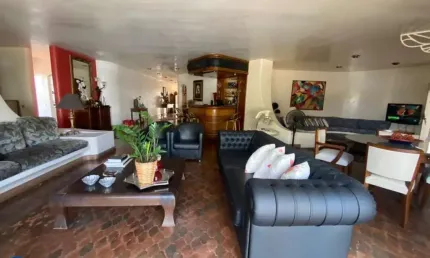 Casa comercial à venda no Centro de Indaiatuba-SP: 3 quartos, 1 suíte, 3 salas, 5 banheiros, 5 vagas, 373 m². Venha conferir!