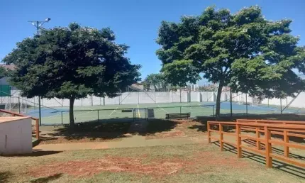 Lote residencial no condomínio jardim residencial dona lucilla