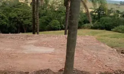 Terreno com 2.100 metros quadrados e ótima topografia na região de cardeal - elias fausto, próximo ao centro.