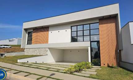 Luxuosa casa em condomínio à venda em Indaiatuba-SP, no bairro Loteamento Park Gran Reserve. 3 quartos, 3 suítes, 2 salas, 4 banheiros, 4 vagas de garagem, 228 m² de área. Venha conferir!