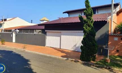 Imóvel de Luxo na Vila Suíça: Casa com 5 Quartos, 5 Suítes, 3 Salas e 3 Vagas de Garagem em Indaiatuba-SP