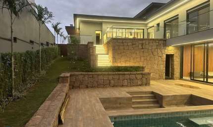 Lindíssima casa de alto padrão no condomínio Reserva Petrus em Indaiatuba.