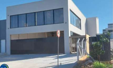 Galpão comercial para locação em Indaiatuba-SP, bairro Jardim Residencial Dona Lucilla, 4 banheiros e 295m² de área.