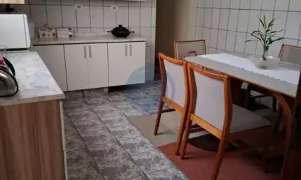 Casa térrea no centro de indaiatuba-sp: 2 quartos, 1 sala, 2 banheiros, 110m² de área. ideal para residência ou comércio!