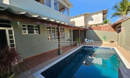 Casa beira-mar com 4 dormitórios + piscina + salão de jogos.