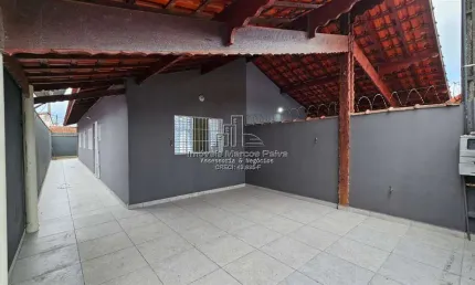 Casa com 2 dormitórios, no bairro Jussara em Mongaguá.