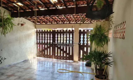 Sobrado com 3 dormitórios, no bairro Itaoca, em  Mongaguá.
