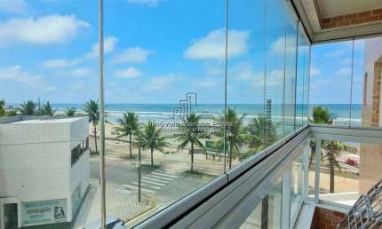 Apartamento com 2 Dormitorios, suite e Varanda Gourmet. Frente mar.