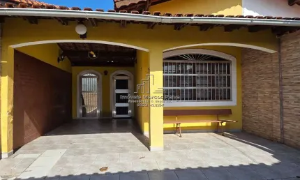 Excelente casa no bairro Anhanguera, a apenas 100 metros da praia!