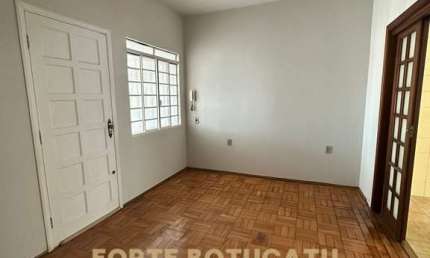 Casa com 3 quartos à venda na Vila dos Lavradores, Botucatu 