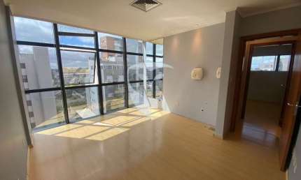Sala comercial à venda no Medianeira, Caxias do Sul  por R$ 446.000