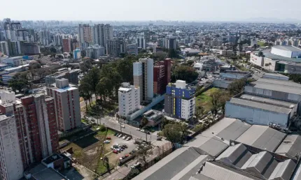 Square House Portão