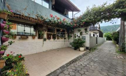 Apartamento com 8 quartos para alugar na Pousada da Paia, 64, Armação do Pântano do Sul, Florianópolis por R$ 1.700