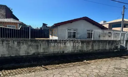Casa à venda no bairro Ponte do Imaruim - Palhoça/SC