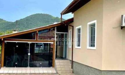 Casa à venda no bairro Praia da Gamboa - Garopaba/SC