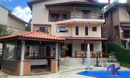 Luxuosa casa em condomínio à venda em Itapevi-SP, bairro Transurb: 4 quartos, 2 suítes, 3 salas, 6 banheiros, 4 vagas, 506m².