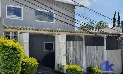 Casa a venda Granja Viana SP. Próximo ao  Shopping Granja Vianna.