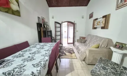 Lindo sobrado 2 quartos com 1 edicula e churrasqueira no canto do forte