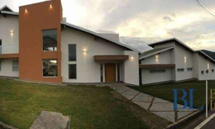 Casa Em Condomínio Atibaia!! 8suítes Piscina Área Gourmet!! Permuta em SP