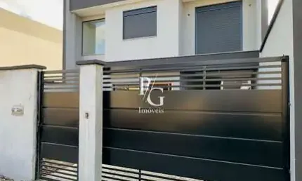 Sobrado em Pinhais com 128m - 3 Dorm. sendo 1 Suíte - Espaço gourmet com churrasqueira - Vaga de garagem coberta