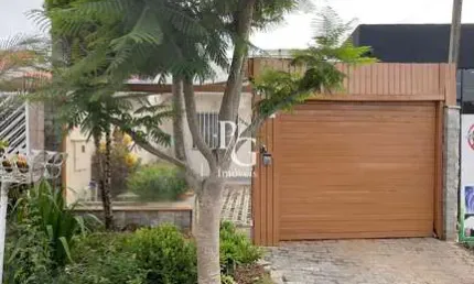 Casa térrea com laje 79m + Espaço Gourmet nos fundos do imóvel de 50m - 2 quartos sendo 1 suíte + Closet e vaga de garagem coberta