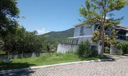 Terreno á venda no condomínio pedra da mata no flamengo em maricá por r$ 159.990