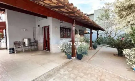 Casa com 4 dormitórios à venda, 300 m² por R$ 950.000,00 - Itaipu - Niterói/RJ