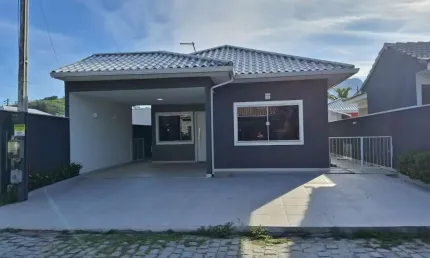 Casa Linear, estilo colinal, Condomínio Vitória dos Anjos, com 120 m², à venda por R$ 750.000,00 , Cajueiros, Maricá- Rj