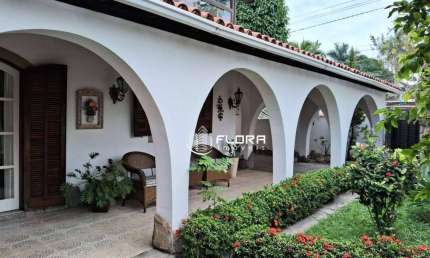 Casa com 4 quartos, sendo 2 suítes, em Condomínio Fechado, Centro - Maricá - RJ