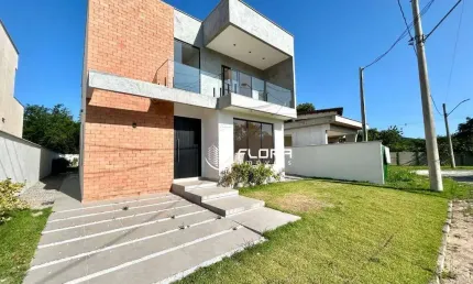 Casa com 4 quartos e 3 suítes para aluguel em condomínio fechado em Maricá