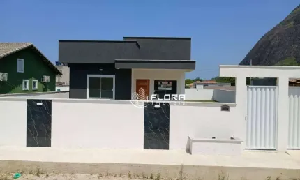 Casa com 2 quartos, sendo 1 Suíte, com Churrasqueira, com 72 m² , à venda por R$ 420.000 - Maricá/RJ