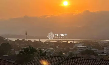 Casa com 2 dormitórios à venda, 132 m² por R$ 730.000 - Centro - Maricá/RJ