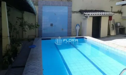 Casa com 4 dormitórios à venda, 250 m² por R$ 780.000,00 - Itaipu - Niterói/RJ