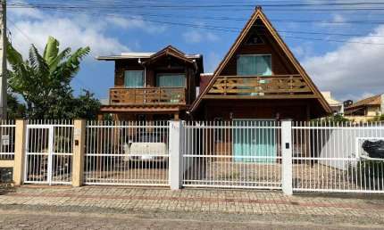 Casa com 4 dormitórios à venda, 200 m² por R$ 980.000,00 - Meia Praia - Navegantes/SC