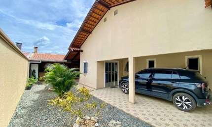 Casa e prédio com 6 apartamentos por R$ 2.350.000 - Machados - Navegantes/SC