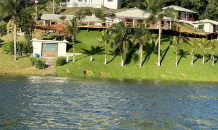 Sítio para Venda em Igaratá, Centro, 3 dormitórios, 3 suítes, 4 banheiros, 2 vagas