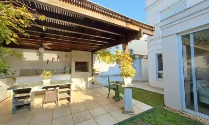 Casa em Condomínio para Venda em Santana de Parnaíba, Tamboré, 3 dormitórios, 1 suíte, 2 banheiros, 2 vagas