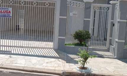Casa para Locação em Ourinhos, Jardim América, 3 dormitórios, 1 suíte, 4 banheiros, 3 vagas