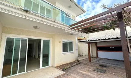 Casa em Condomínio para Venda em Cabo Frio, Portinho, 3 dormitórios, 3 suítes, 4 banheiros, 2 vagas