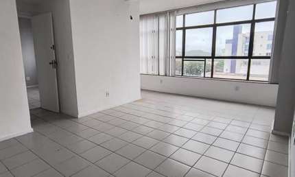 Sala Comercial para Locação em Cabo Frio, Centro, 2 banheiros, 1 vaga