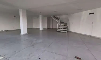 Loja para Locação em Cabo Frio, Centro, 2 banheiros