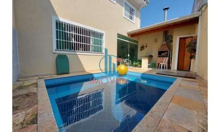 Casa com Piscina &#224; Venda com 4 Quartos e 2 Vagas no Campo Grande - SP, em rua sem saída próxima a Av. Nossa Senhora do Sabará