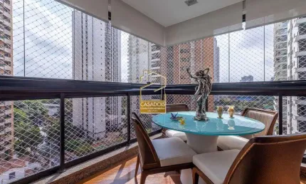 Venda de apartamento reformado de 4 suítes ao lado do parque ibirapuera