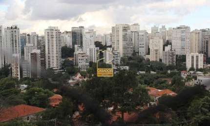 Venda de Apartamento Clássico de 214m&#178; em Perdizes. Vista Eterna de Cinema.