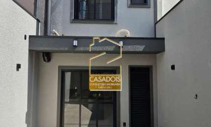 SOBRADO NOVO COM 150 M&#178;, 3 DORMIT&#211;RIOS E 1 VAGA &#192; VENDA NO BAIRRO MIRAND&#211;POLIS