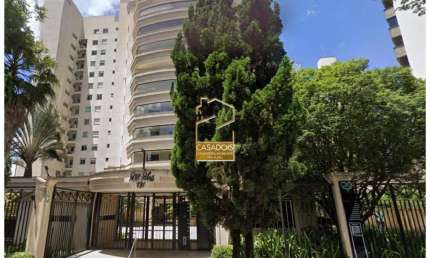 Locação de Apartamento de 4 suítes, 3 vagas em Moema