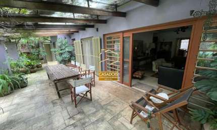 Casa Térrea &#224; Venda com 2 Quartos, 2 Vagas e Piscina no Morumbi - SP, próximo &#224; Avenida Morumbi