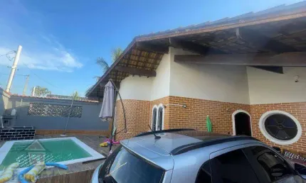Casa térrea isolada mobiliada com piscina perto da praia à venda por R$870.000 Balneário Flórida Praia Grande/SP.
