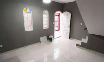 Sobrado no lado praia com 2 dormitórios à venda, 86 m² por r$ 450.000 - aviação - praia grande/sp